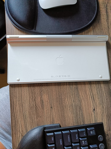 Teclado Apple A1314 Qwerty Branco E Cinza Inglês Internacional (Usado)