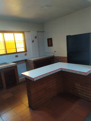Bella Casa Tipo Campestre En Venta Sector El Piñal Limon Calle Anzoátegui Urbanismo Cerrado