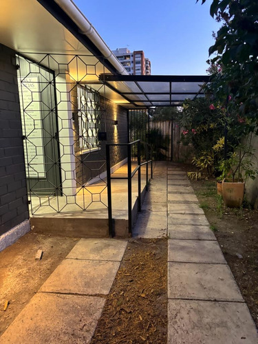 Excelente Casa Comercial Con Local, Oficina, Bodega, Estacio