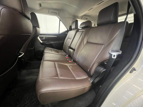 Toyota Hilux SW4 2.8 SRX 4X4 7 LUGARES 16V TURBO INTERCOOLER DIESEL 4P AUTOMÁTICO