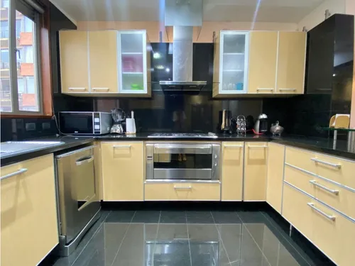 Chico Reservado, Apto Duplex Con Excelentes Acabados