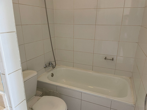 Renovado Depto 1 Dorm. + 1 Baño, Estacionamiento Y Bodega