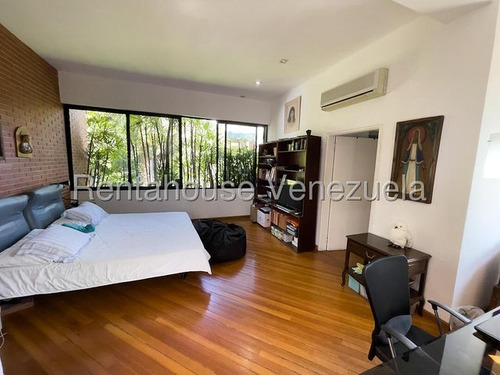 Espectacular Casa, Amplia Y Con Premio De Arquitectura En Santa Paula #25-10888 Ricardo Romero