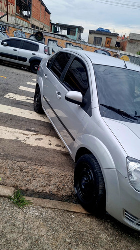Ford Fiesta 1.6 sedan flex