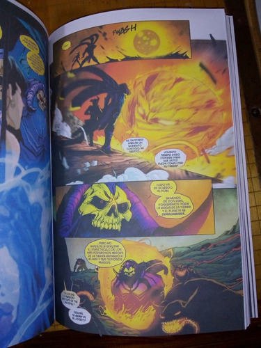 Imagen 2 de 4 de Libro Comic Dc Universe Vs Master Of The Universe En Español