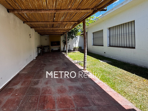Casa En Venta 5 Ambientes En Don Torcuato Acepta Permuta Jardín Pileta Apto Crédito Parrilla Quincho
