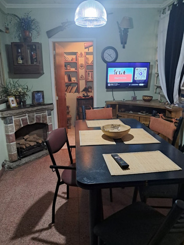 Casa Con Departamento De 2 Amb En Planta Alta Y Fdo!!!!