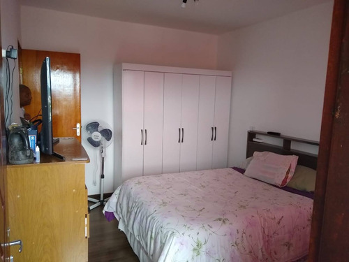 Sobrado Com 5 Cômodos E Garagem