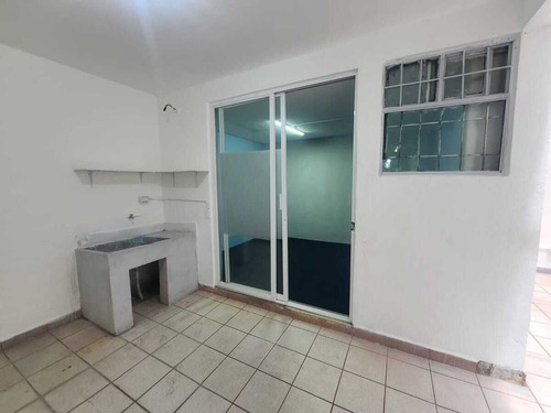 Casa En Renta Con Uso De Suelo Habitacional Con Servicios Tipo A Ubicación Est