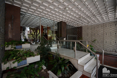 Imagen 7 de 11 de Departamento A La Venta En Av. Hipolito Yrigoyen.