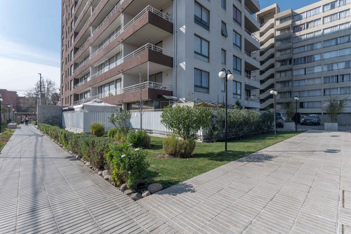 Edificio Av. Fernández Albano (1 Est.) Vista Poniente Piso