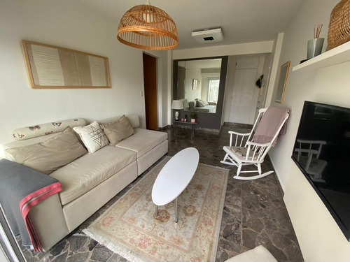 Departamento En Venta De 3 Ambientes, Impecable | Almagro