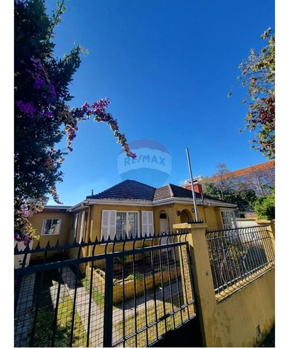 Venta De Casa Con Amplio Terreno