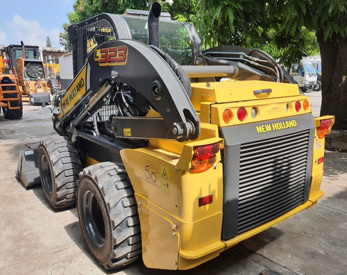 Imagen 7 de 15 de Minicargador New Holland L323 Nuevo