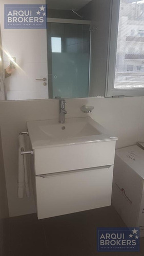 Imagen 3 de 30 de Apartamento De 2 Dormitorios En Venta En Centro Equipada Y Amoblada, Con Parrillero