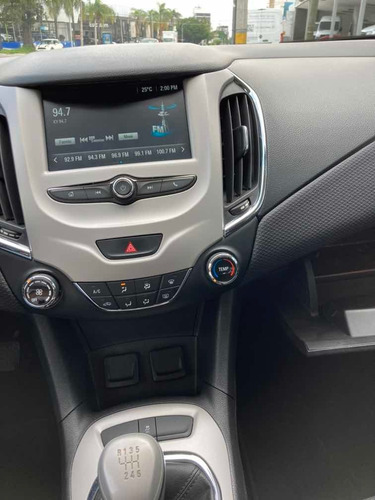 Imagen 10 de 15 de Chevrolet Cruze 2017 1.4 Ls Mt