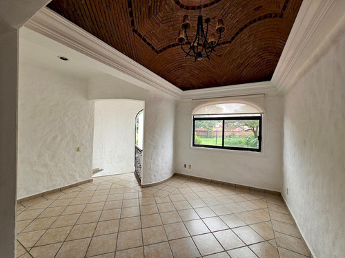 Casa En Venta En Fraccionamiento Privado, En Lomas De Atzingo, Cuernavaca.