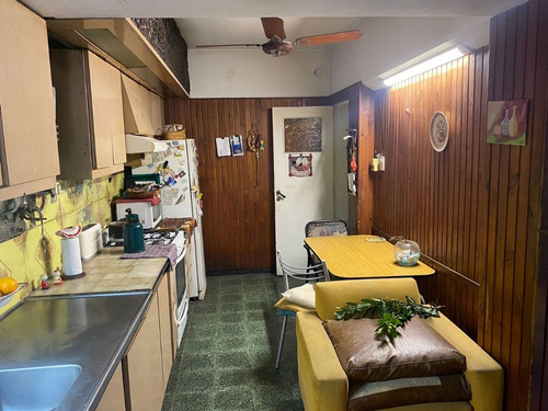 Venta Casa C/jardín Y Pileta A Reciclar, Castelar
