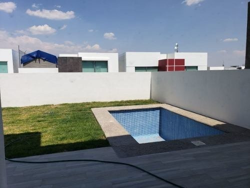 Imagen 2 de 16 de Preciosa Residencia En Cumbres Del Lago Con Alberca Propia, Jardín, 3 Recamaras.