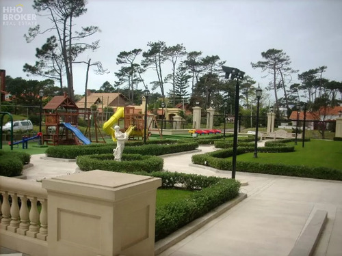 Edificio Le Jardin Punta Del Este, Planta Especial En Venta.