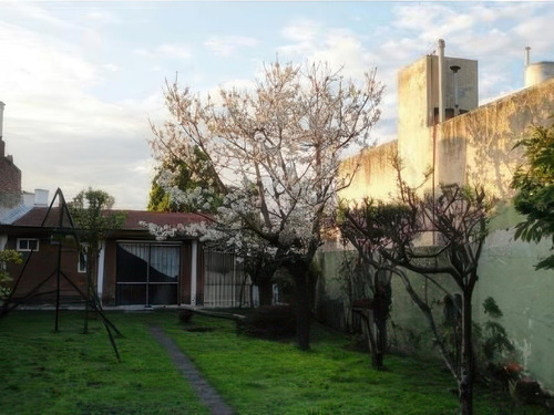 Casa En Venta - 3 Dormitorios 2 Baños - Cochera - 400mts2 - Wilde, Avellaneda