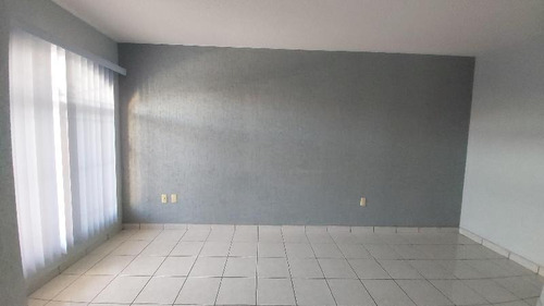 Imagen 4 de 16 de Casa Amplia En Renta En Colinas Del Cimatario, 3a Sección, Querétaro