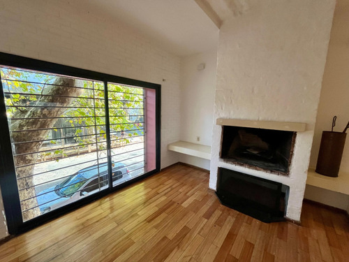 Venta Con Renta De Casa Ph Independiente En Parque Rodó Completamente Reciclada De 2 Dormitorios Y Garaje