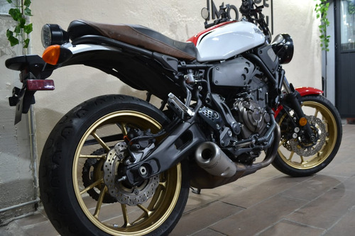 Neo-retro Yamaha Xsr 700, Atractiva Con Excelente Manejo