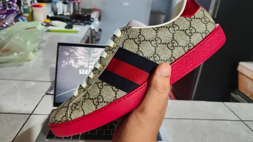 Zapatillas gucci suela roja hotsell