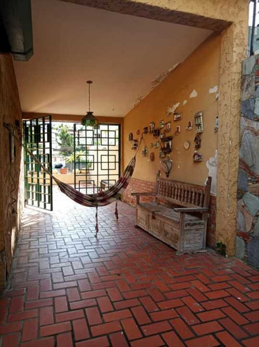 Imagen 19 de 20 de Se Vende Casa 400m2 4h+s/5b/2p Cumbres De Curumo 9718