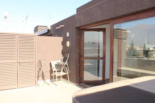 Triplex Con Amplios Espacios Y Modernas Comodidades