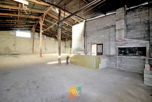 Venta Galpón 460 M2 Construidos Prado.