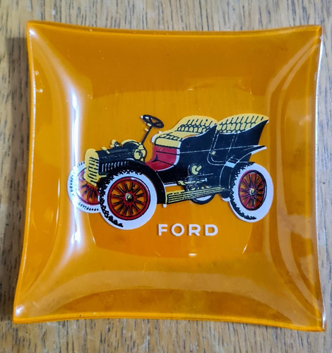 Imagem 4 de 5 de Cinzeiro Hofman Glass Carros Antigos