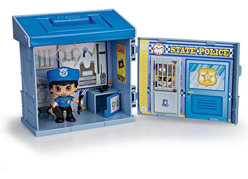 Imagen 2 de 6 de Pinypon Action Muñeco Figura Con Escenario Y Accesorios