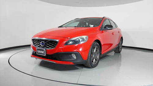 Volvo V40 2.0 MOMENTUM T4 AT AWD