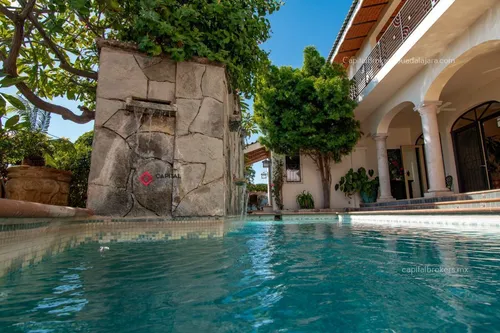 Casa De Lujo En Venta En Ajijic Con Alberca Y Terraza Con Vista A La Laguna