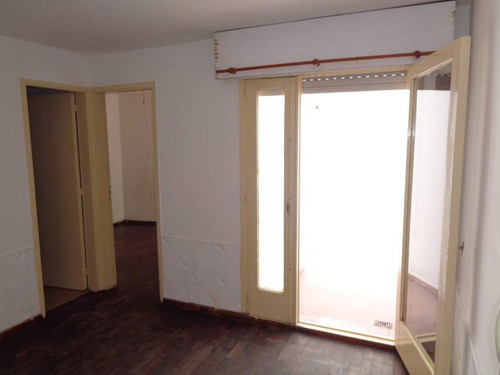 B° Alberdi - Departamento De 1 Dormitorio Amplio Y Luminoso Con Patio De Uso Exclusivo, Y Expensas Bajas