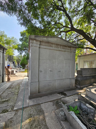 Cripta Familiar Dentro Del Panteón Español