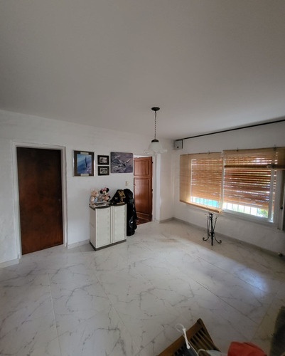 Imagen 16 de 20 de Jardin Espinosa, Casa De 4 Dormitorios En Venta, Pileta, Quincho, 4 Baños