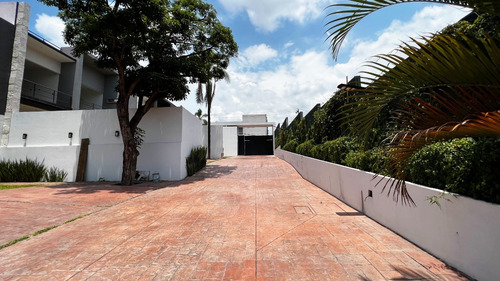 Casa Nueva En Venta En Cuernavaca, Col. Delicias 3 Recámaras, 4 1/2 Baños, Estudio, Alberca