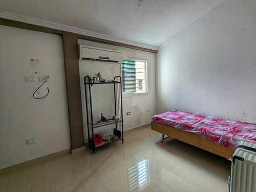 Town House En Venta Urbanizacion El Bosque Residencias Trapiche Valencia. St
