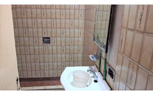 Casa En Venta - 2 Dormitorios 1 Baño - 153mts2 - Morón