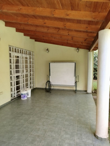 Venta De Casa Estilo Quinta En City Bell En La Plata