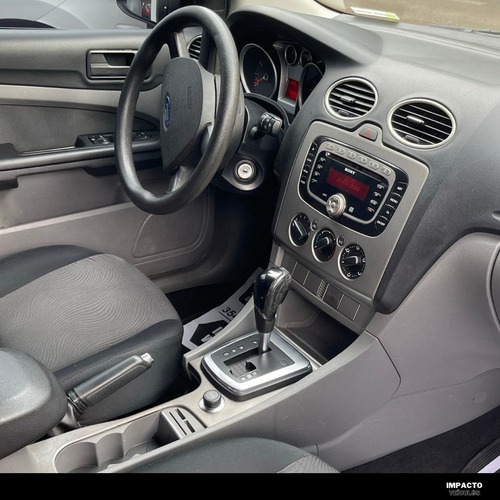 Imagem 4 de 8 de Ford Focus Sedan 2.0 16v 4p Glx Automático
