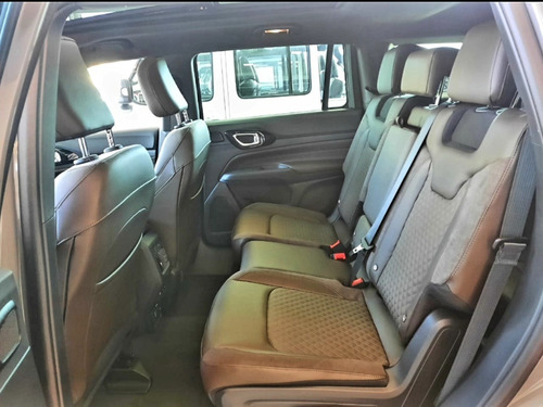 Imagen 18 de 20 de Jeep Commander 2023 2.0 Td380 At9 4x4 7pas Overland