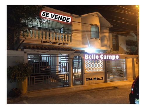 Se Vende Casa De 2 Niveles, 5 Habitaciones En Bello Campo, Por La Charles De Gaulle, En Santo Domingo Este