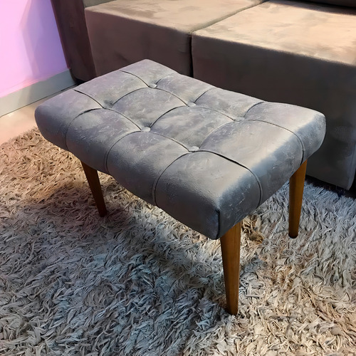 Reposapiés Puff Capitone, patas de madera maciza gris