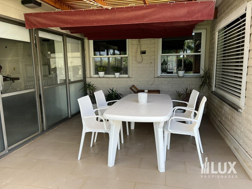 Imagen 26 de 30 de Venta Casa 3 Dormitorios Jardín Piscina Quincho . Av Pellegrini Al 100 Roldán