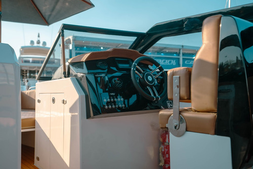 Lancha Azov Z260 14 Pessoas, Maior Cockpit, Com Banheiro!
