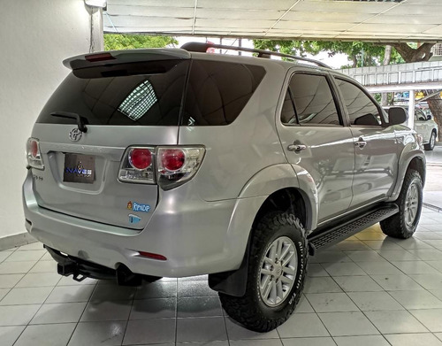 Imagen 7 de 11 de Toyota Fortuner 2014